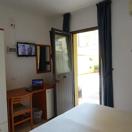 Dependance Dell'hotel Sole E Mare فندق ليدو دي كامايوري